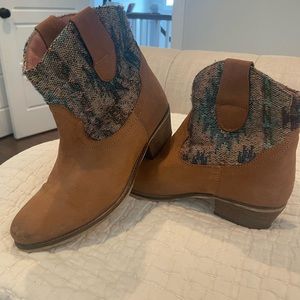 Steve Madden Vintage Western Cowgirl Booties